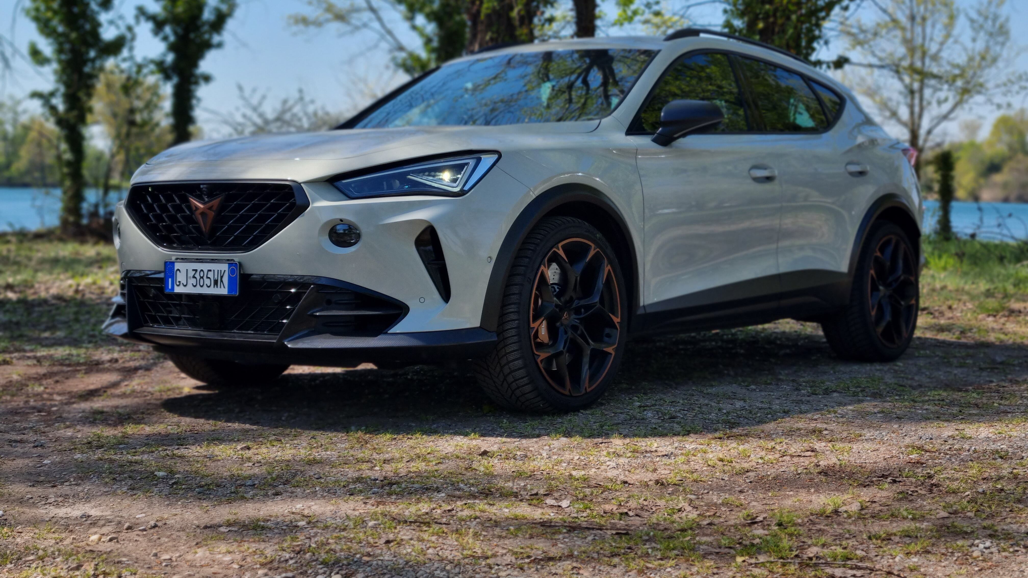 Cupra Formentor VZ5 Taiga Grey, esclusiva e incontenibile con 390 CV. La prova su strada