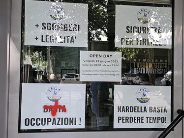 "Pagliaccio". Insulti contro la Lega e Salvini a Firenze 3