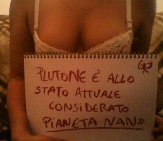 "Tette per la scienza": foto sexy contro le bufale  11
