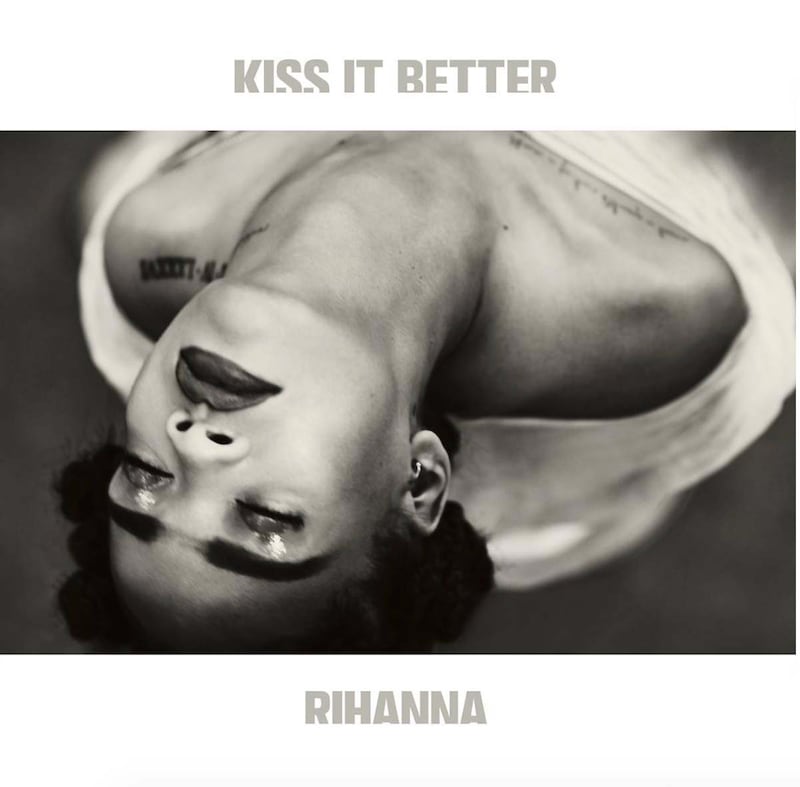 Rihanna nuda per un video, foto 4