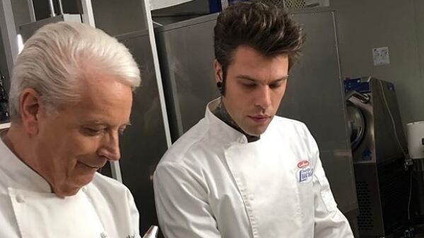Fedez a lezione di pasticceria dal maestro Iginio Massari