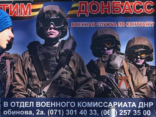 Passaporti russi per il Donbass. Ira di Kiev: "Sono illegali"