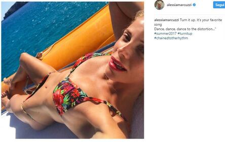 Alessia Marcuzzi seducente in bianco e nero  9