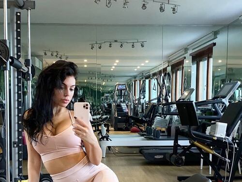 Georgina Rodriguez stende i panni in tanga, il web esplode: “Lo fa un po' come tutte”