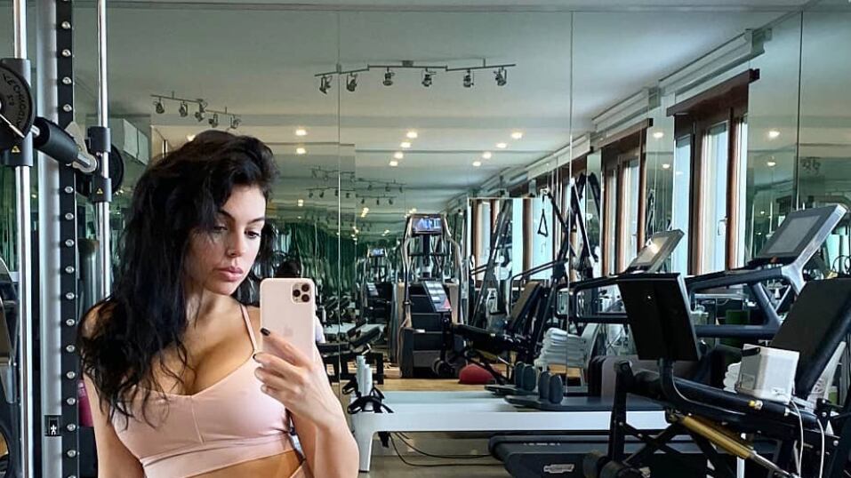 Georgina Rodriguez stende i panni in tanga, il web esplode: “Lo fa un po' come tutte”