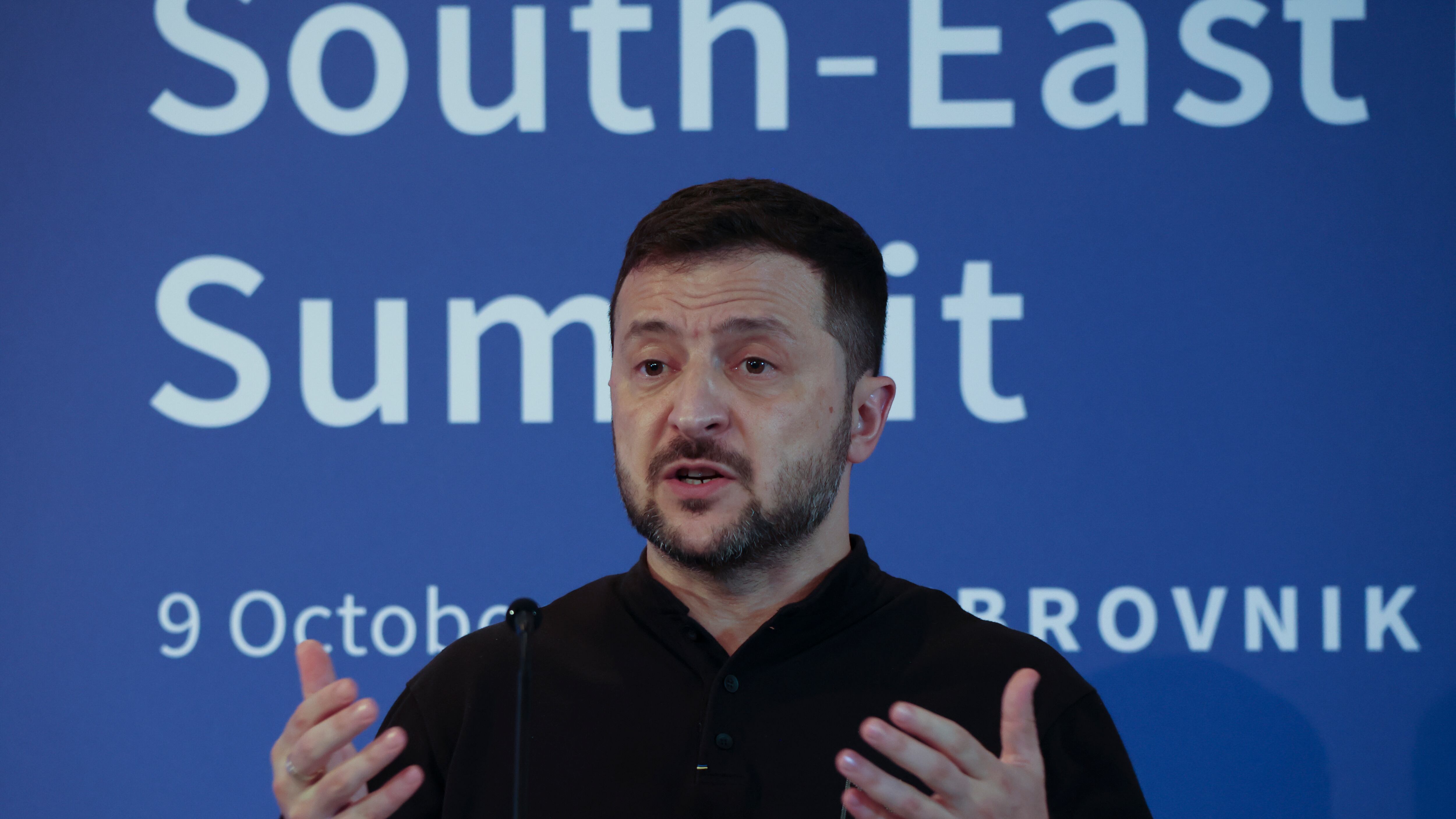I russi avanzano, Kiev mai così in difficoltà. Zelensky: "L'Occidente resta a guardare"