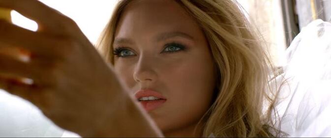Victoria's Secret: modelle nude per un Natale osé 22