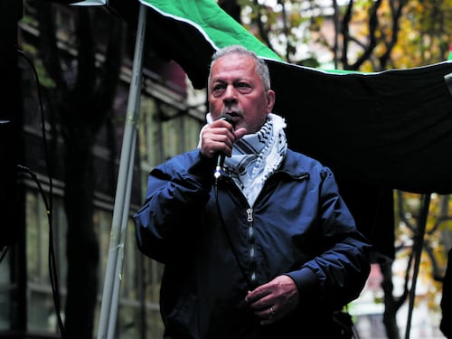 In piazza per il 7 ottobre chiedono la fine di Israele