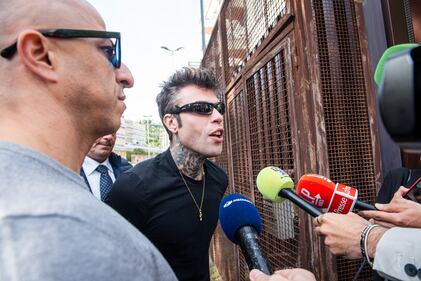 Fedez fuori dal tribunale di Roma: "E' andata benissimo" 3