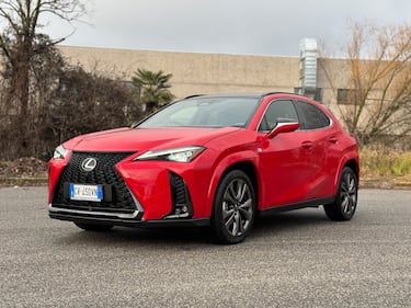 Lexus UX 300h: guarda la gallery del crossover premium giapponese 2