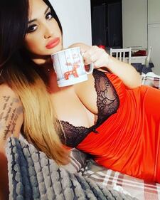 Marika Fruscio sexy in rosso  3