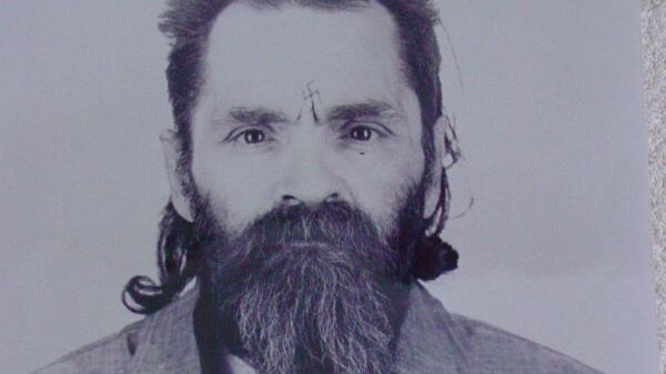 La Family, le droghe, il sangue. La storia criminale di Charles Manson