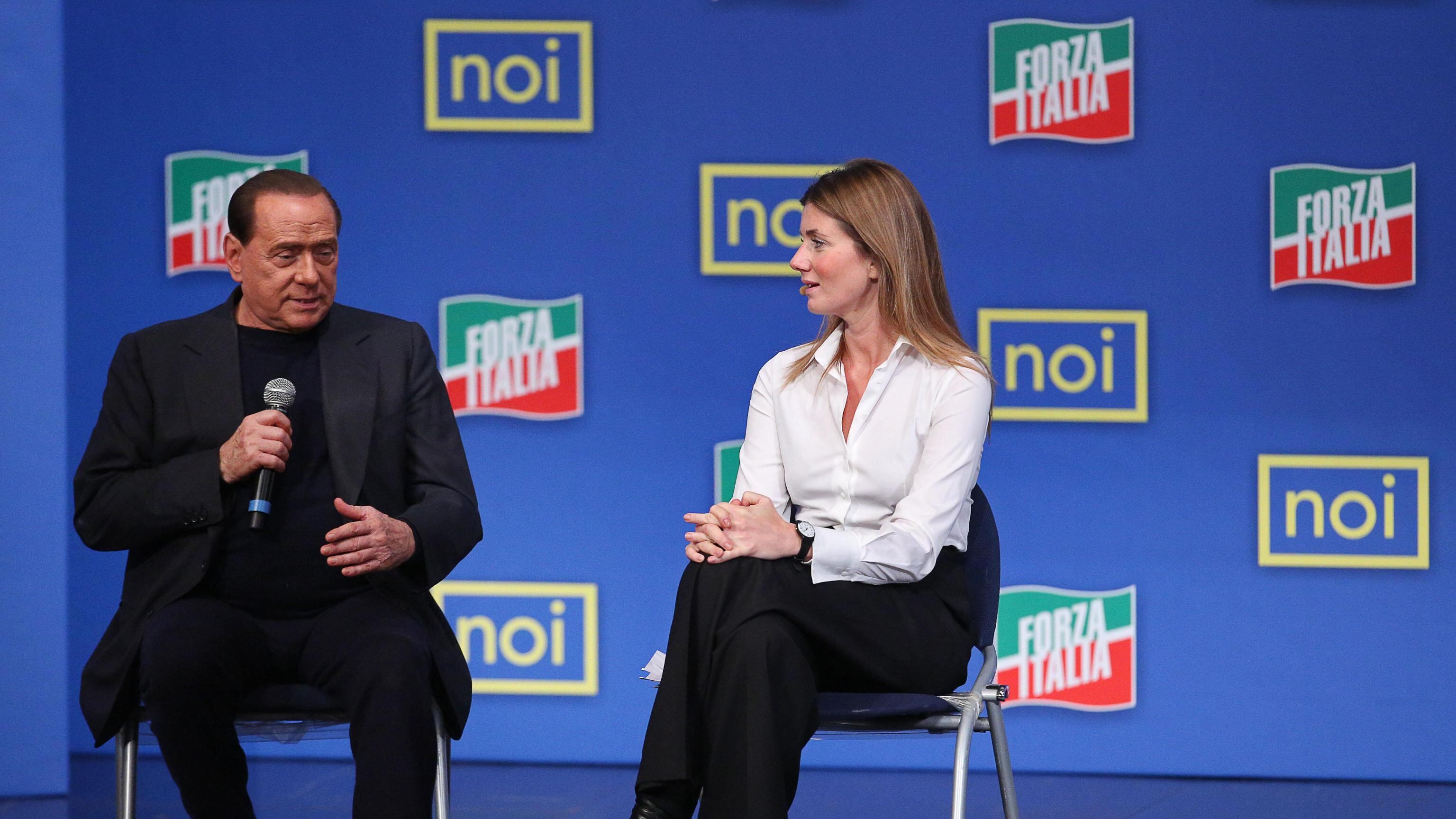 Decadenza, il Cav: "È in atto un colpo di stato, la nostra libertà è sotto attacco"