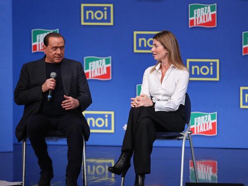 Decadenza, il Cav: "È in atto un colpo di stato, la nostra libertà è sotto attacco"