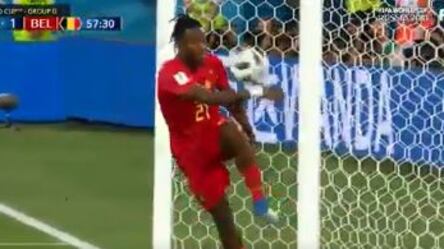 Belgio, l'esultanza dolorosa di Batshuayi: palo e palla in pieno volto