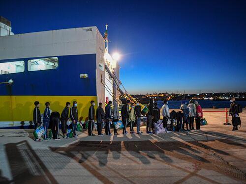Migranti, ancora sbarchi. L'Ong: "L'Ue ne faccia entrare altri 110"