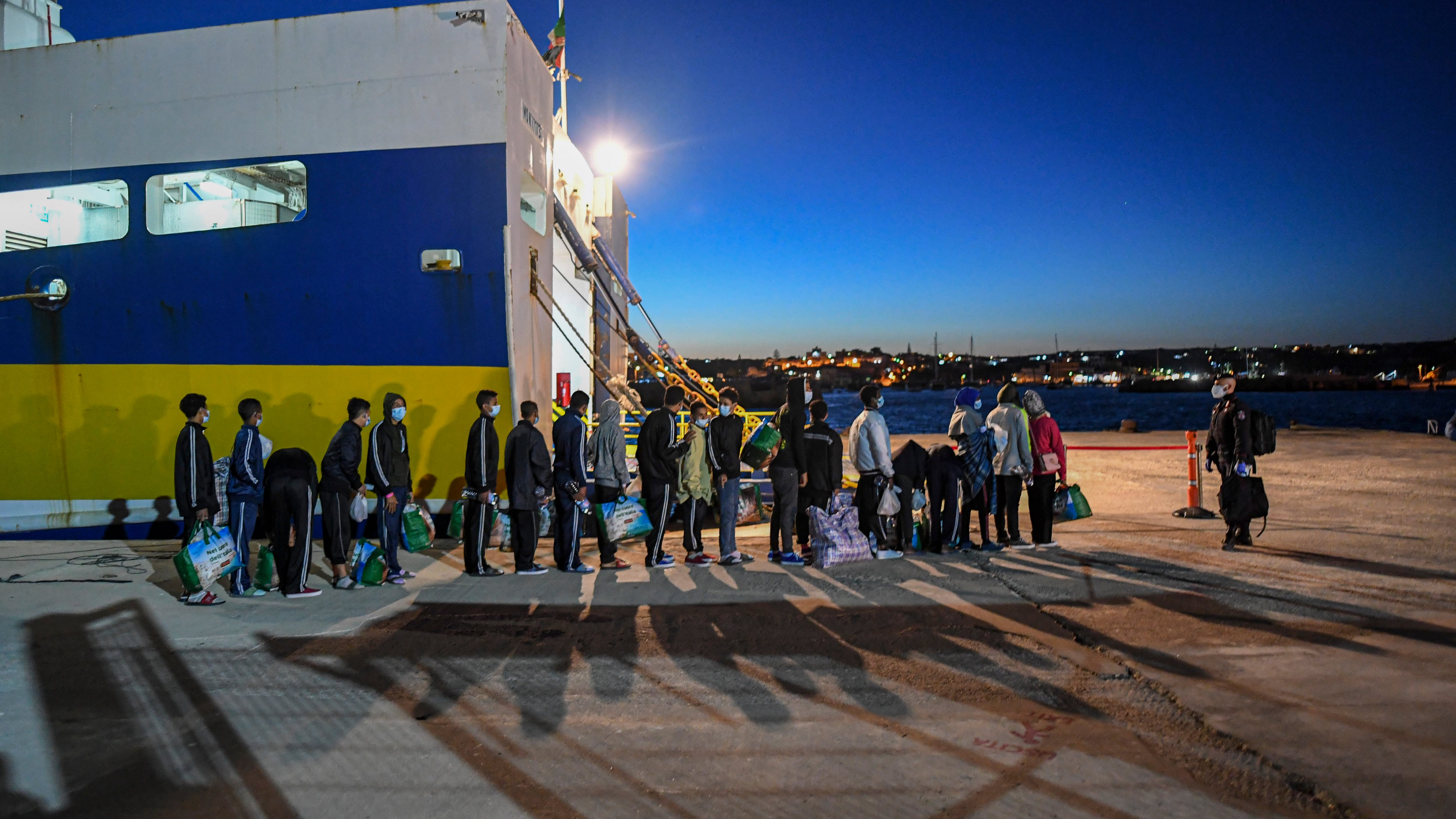 Migranti, ancora sbarchi. L'Ong: "L'Ue ne faccia entrare altri 110"