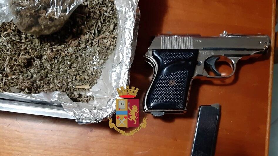 Droga, armi e documenti falsi scoperti in una villetta