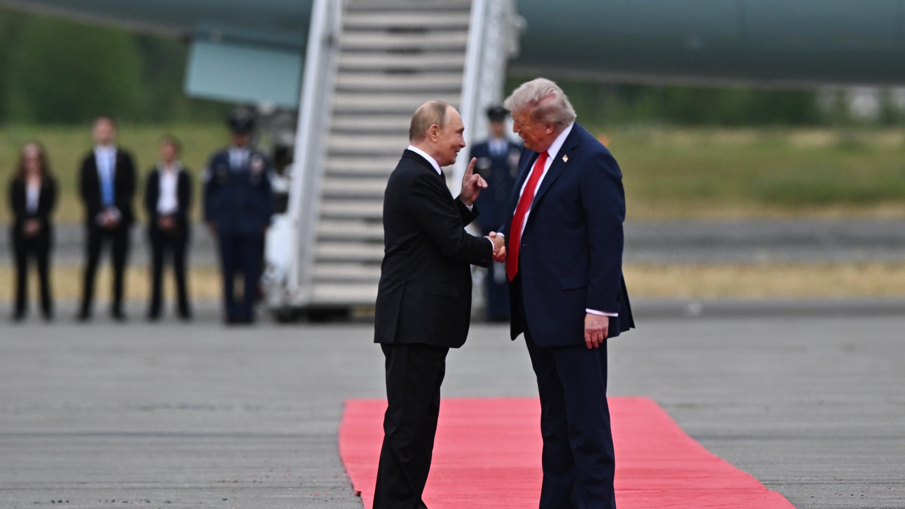 Alaska, Mosca rivendica: "Altro che isolamento, a Putin il tappeto rosso negli Usa"