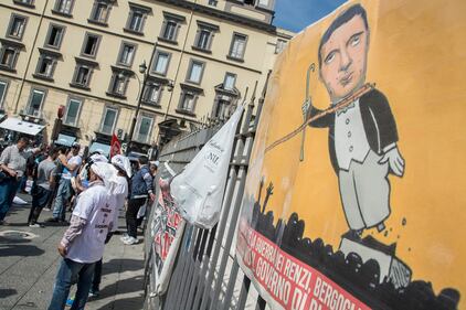 "Napoli sfiducia Renzi" 1