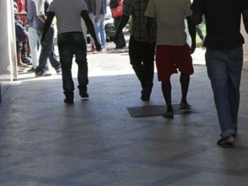 Il piagnisteo dell'accoglienza: "Ci danno più soldi per i cani"