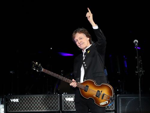 Orrore, i Beatles artificiali. McCartney: "Pronto un brano grazie all'Ai"