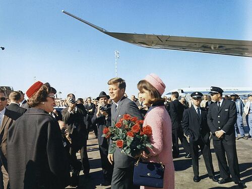 Lo storico tailleur rosa di Jackie Kennedy che forse non vedremo mai più
