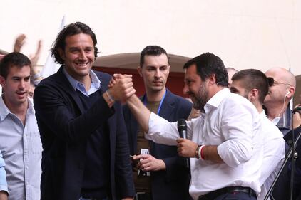 Luca Toni insieme a Salvini al comizio di Modena: ecco le immagini 11