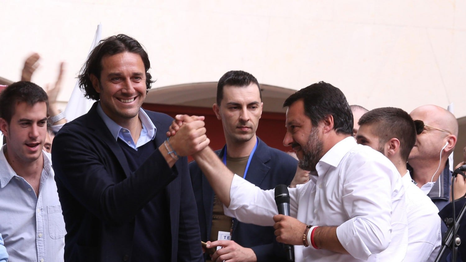 Luca Toni: "No inciucio, elezioni subito". E i social lo massacrano