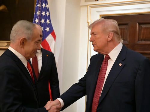 Tifo Trump e Bibi. Ma non in guerra