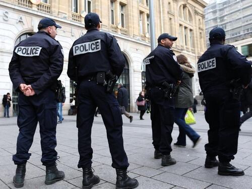Francia, giovani assaltano una caserma al grido di Allah Akbar