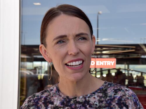 Jacinda lascia: "Sono stanca. E umana"