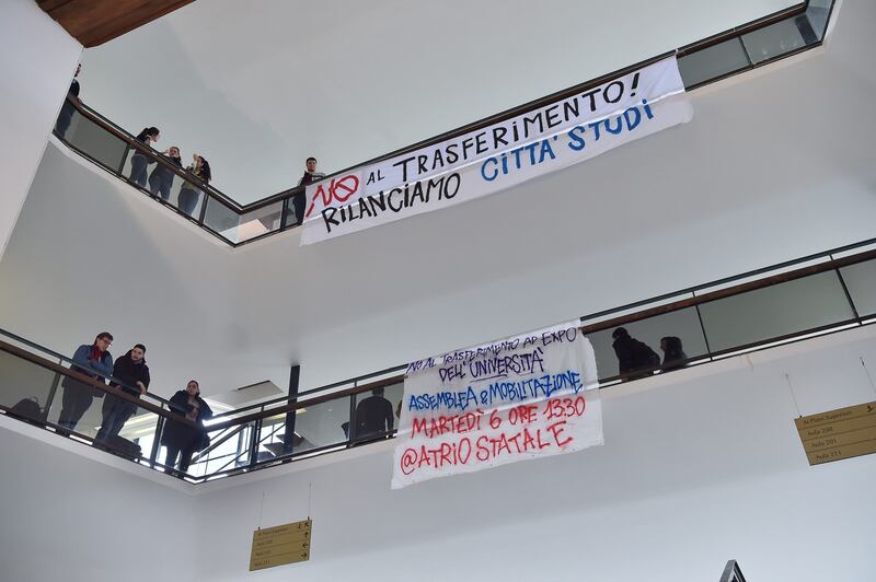 Scontri tra studenti e forze dell'ordine alla Statale di Milano 15