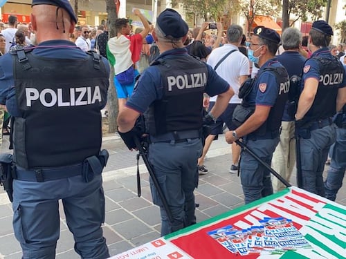 La violenza anti green pass: aggrediti militanti di Forza Italia
