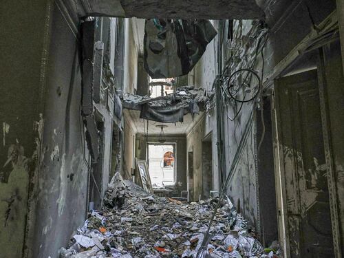 L'assalto a Kharkiv. Raid dell'aviazione: 400 vittime civili. Ma l'avanzata stenta