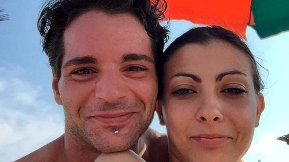 Strangola la moglie, morta dopo 9 giorni: "Nessuno ti amerà come me"