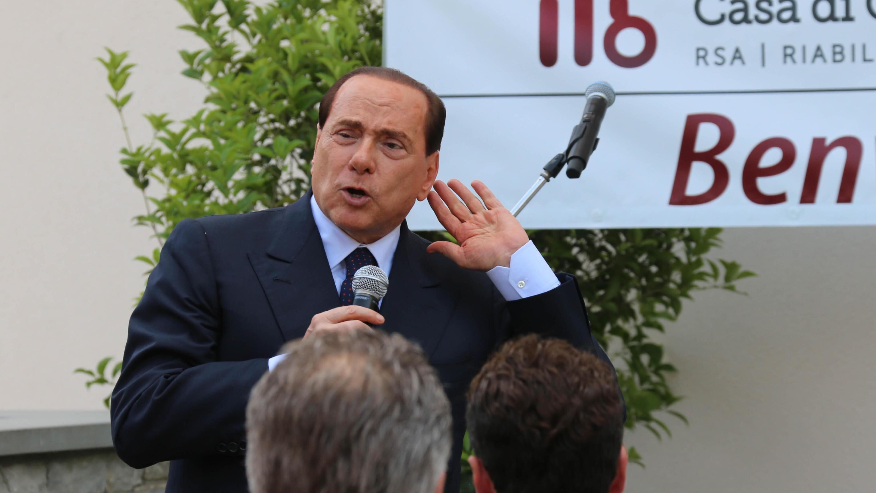 Iva, il Cav al governo: "Sfori i patti Ue, tanto non ci cacciano"