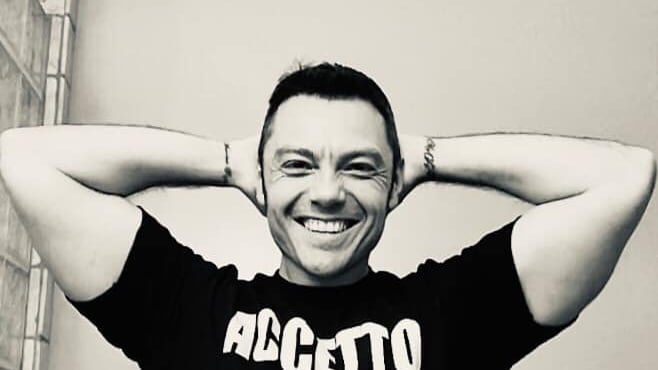 Tiziano Ferro si è sposato. Ecco chi è Victor Allen e come gli ha chiesto di sposarlo