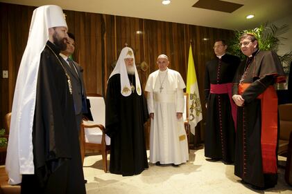 L'abbraccio tra il Papa e il patriarca 4