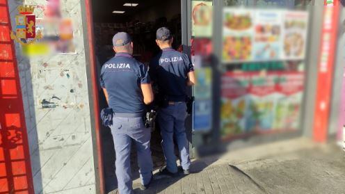 Secchio di blatte e molto altro: chiuso bar da incubo
