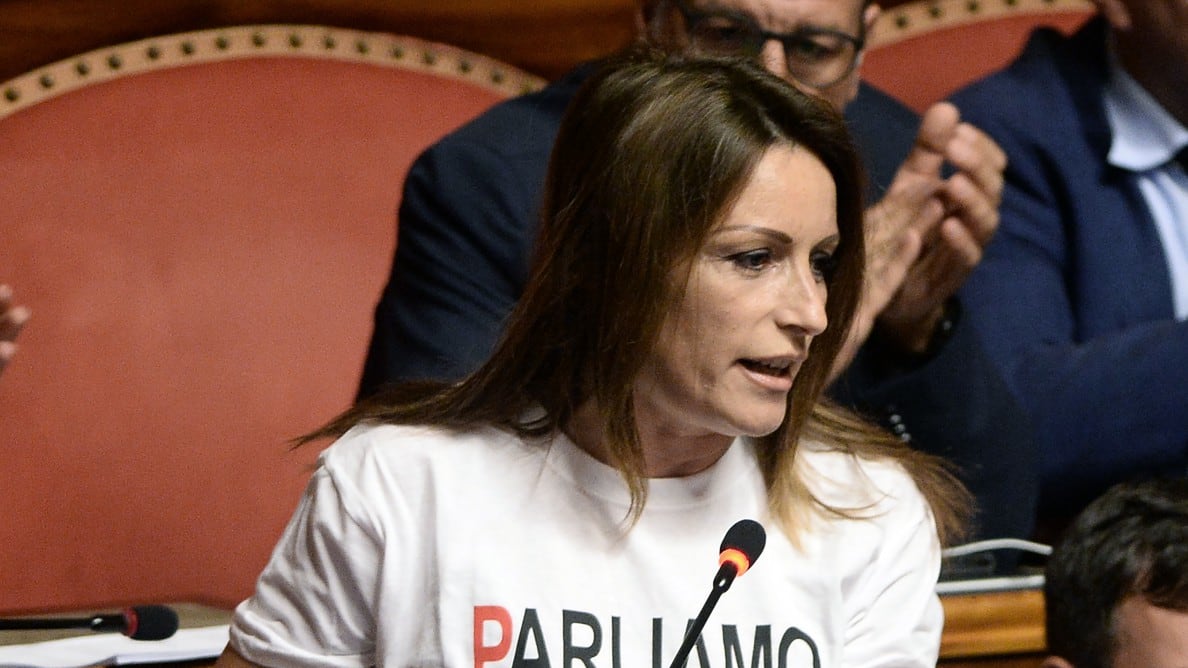 Il Pd vuole mettere a tacere tutto: "No alle magliette su Bibbiano"