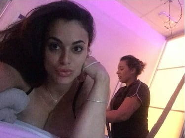Cristina Del Basso, seno esplosivo in un selfie 13