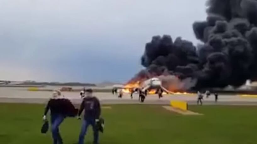 Disastro aereo in Russia, sotto accusa i passeggeri fuggiti con le valigie
