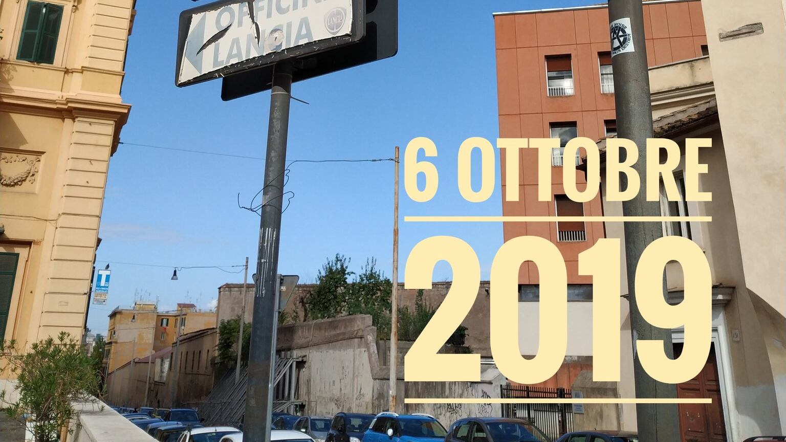 Un materasso "nei cieli" di Roma: è il degrado totale