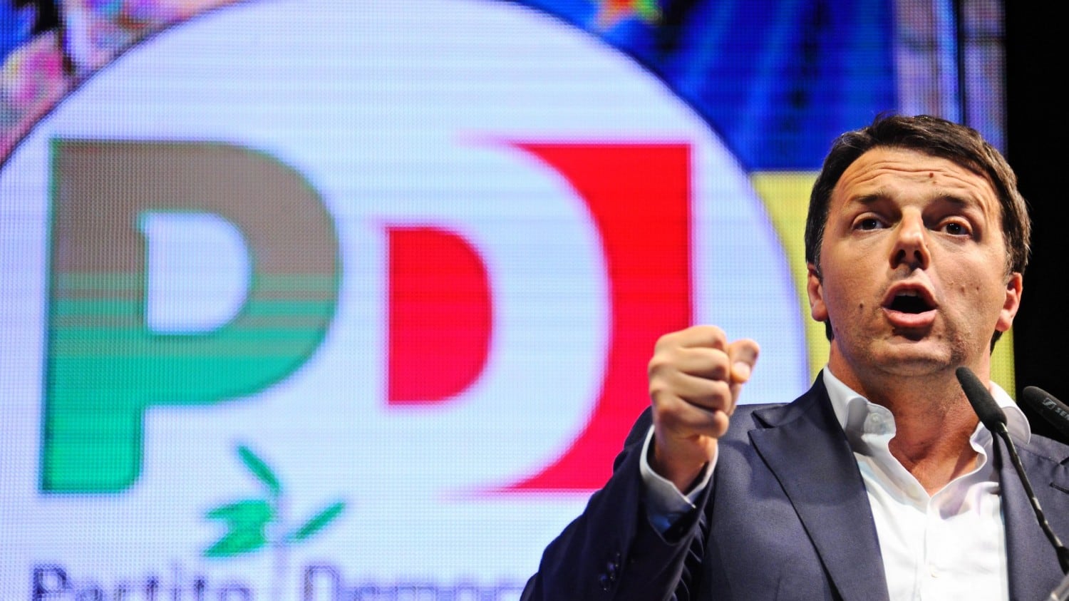 Matteo Renzi chiude la campagna a Firenze, in piazza della Signoria