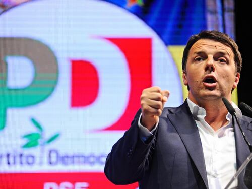 Matteo Renzi chiude la campagna a Firenze, in piazza della Signoria