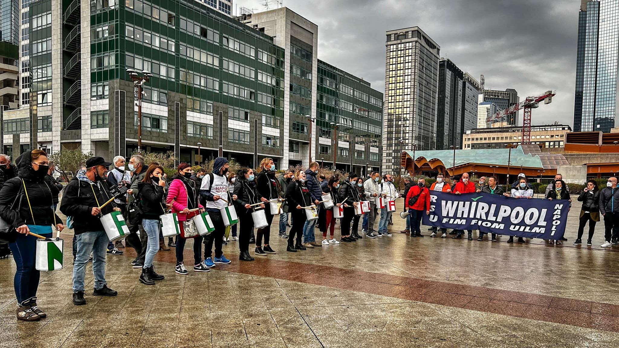 Whirlpool, lavoratori favorevoli alla buonuscita ma i tempi della reindustrializzazione si allungano