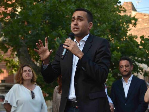 Di Maio: "Non siamo servi del Cav"