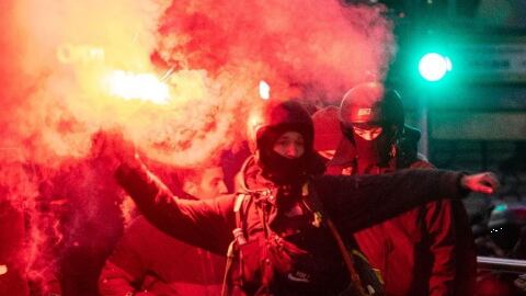 "Anarchici in corteo, fu guerriglia urbana"