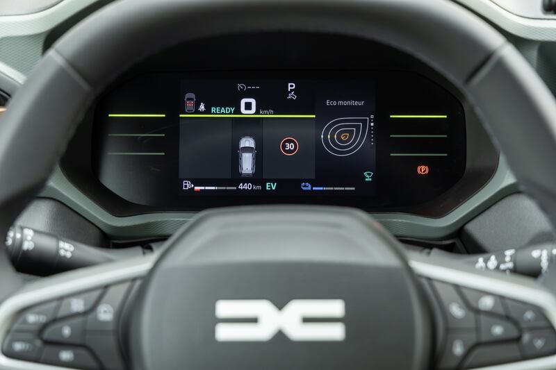 Dacia Duster 2024: guarda la gallery del nuovo SUV, anche ibrido o GPL 15